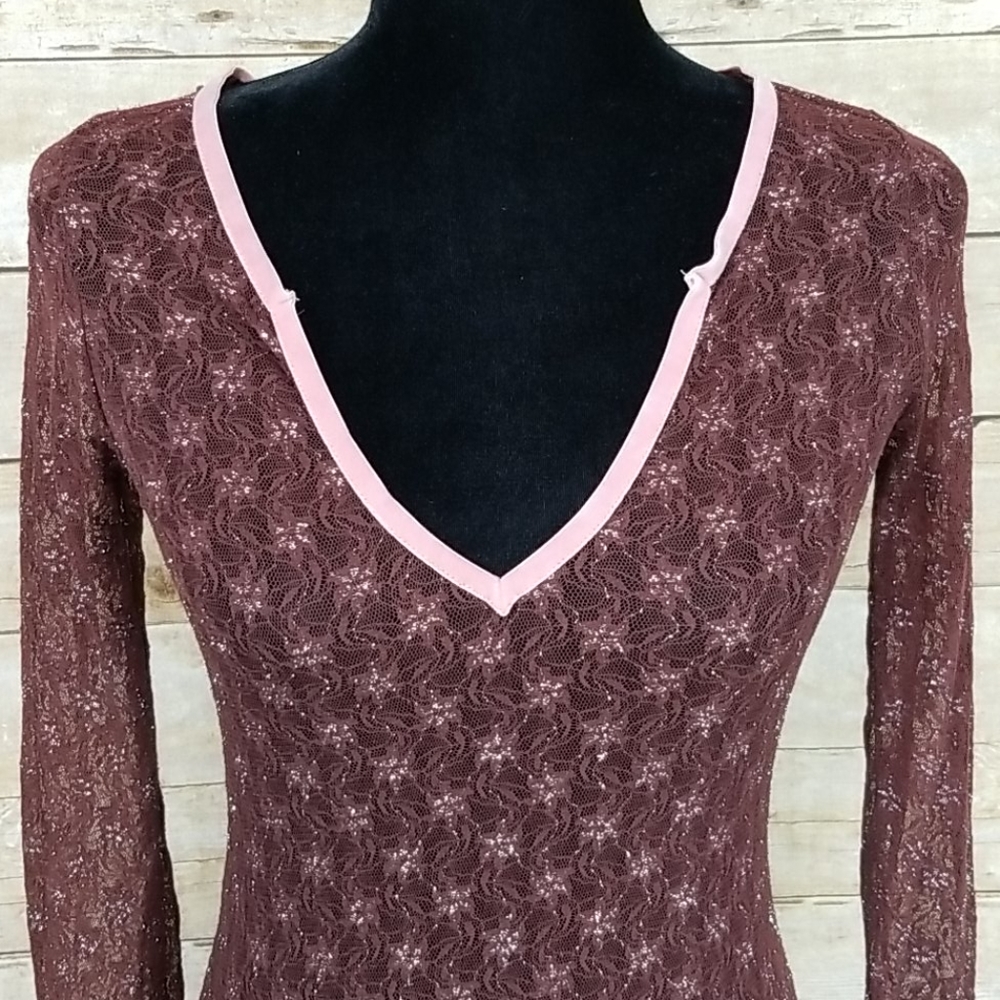 Elegant Lace V-Neck Top - Brown and Pink - Picture 3 of 7